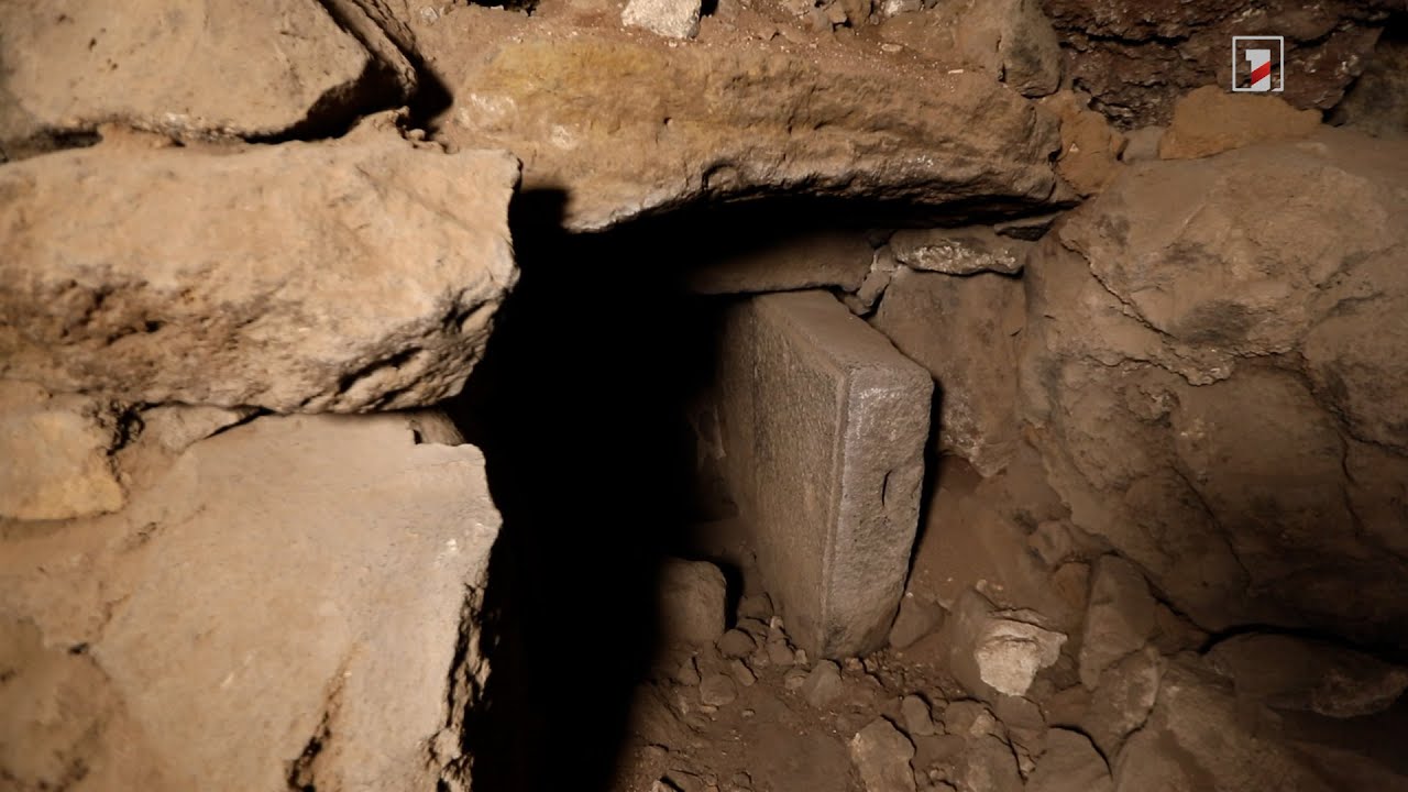 Աղձքի քարե դռներով քարանձավները՝ «Բաց երկնքի տակ»