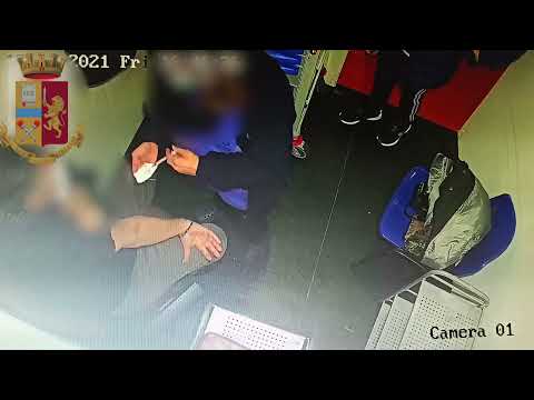 Infermiera pagata per far finta di inoculare il vaccino: in manette tre soggetti fra cui il leader dei No-Vax – VIDEO Infermiera pagata per far finta di inoculare il vaccino: in manette tre soggetti fra cui il leader dei No-Vax – VIDEO