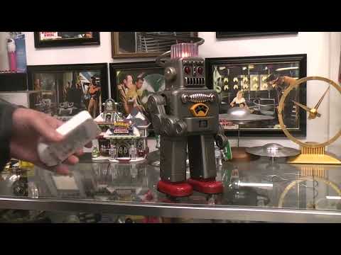 Smoking Spaceman Robot. late 1950's / early 1960's. Made by Linemar , Japan.