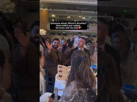 Virat Kohli’s loving gesture when someone asked him about Anushka Sharma! 😍 #Virushka