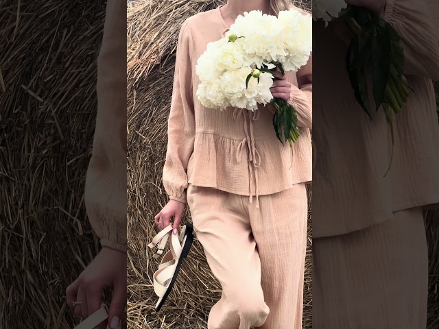 Чоботи жіночі шкіряні байка хутро 592641 Чорний Сандалі жіночі шкіряні 589012 Бежеві