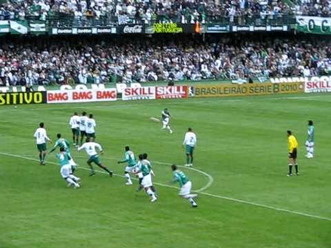 Coritiba 2 x 0 Portuguesa - Gol de Leo Gago
