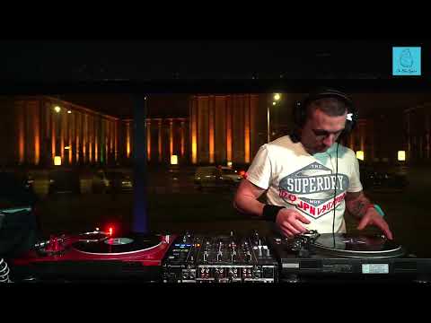 The Blue Oyster: TwoSelves / 16.04 / 20 - 21