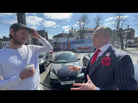 "あなたは、臆病な現市長とは正反対です。市民に向き合い、質問に答える！" ("YOU ARE THE OPPOSITE OF OUR COWARDLY CURRENT MAYOR. YOU FACE THE PUBLIC AND ANSWER THE QUESTIONS!")