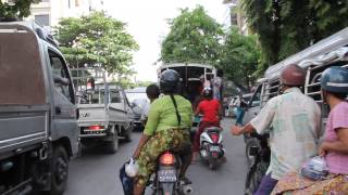 preview picture of video 'Driving though the market in Mandalay (Myanmar) on a bicycle'