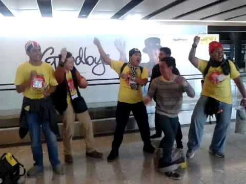 Untaian Cinta Nusantara - menyanyi di London