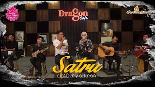 Download lagu Satru Cover - Suci Tacik ft. Khozin Winky (Live Dragon Cafe) mp3