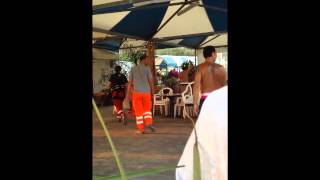 preview picture of video 'Giornale del Cilento - Imbarcazione travolge bagnante a Marina di Camerota: il video dei soccorsi'