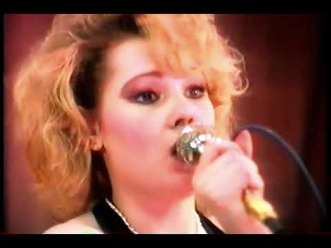 Гр.Каролина-"Розовые краски",альбом:Беглец 91г. Концерт 1992г.  Студийный вокал:Светлана Литвиненко.