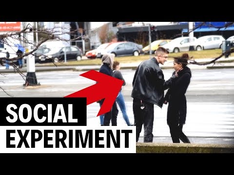 Poludjeli dečko udario i zlostavljao curu na ulici | Social experiment