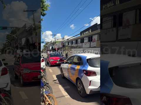 Motorista trafega na contramão em avenida movimentada de Anápolis