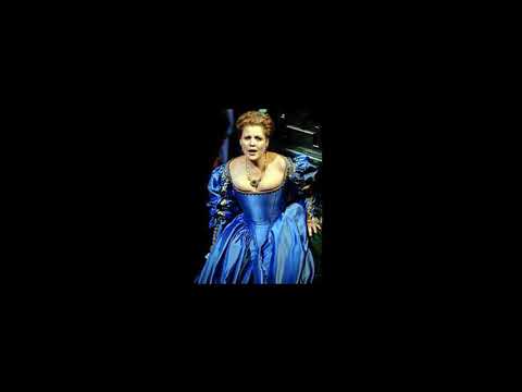 Renée Fleming sings Act 1 Finale of Il Pirata LIVE (2002) "Ah! partiamo, i miei tormenti"