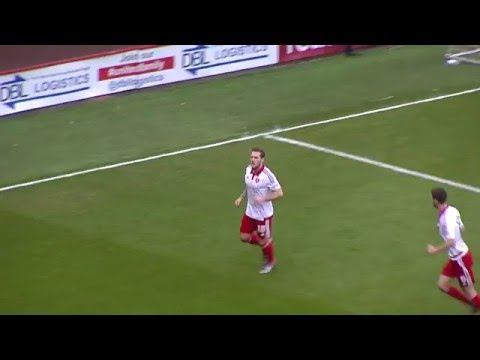 Blades 1-1 Swindon - match action