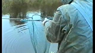 preview picture of video 'How to properly land a salmon; Eany River, Co. Donegal'