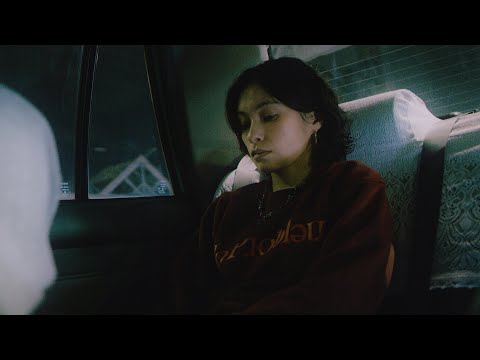 『遠回り』Official Lyric Music Video のサムネイル