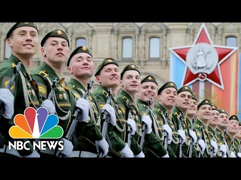 Desfile do Dia da Vitória na Praça Vermelha celebra o poderio militar da Rússia | NBC News