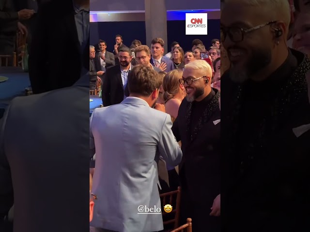 Yuri Alberto faz dueto com Belo na festa do Paulistão | CNN ESPORTES
