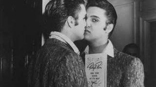 Elvis Rare singing blueberry hill in concert 1977