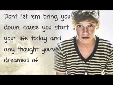download lagu mp3 mp4 Cody Simpson Beautiful People, download lagu Cody Simpson Beautiful People gratis, unduh video klip Cody Simpson Beautiful People