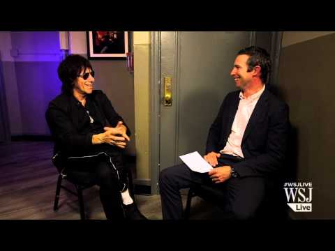 Jeff Beck on Rod Stewart: "He Never Calls!"