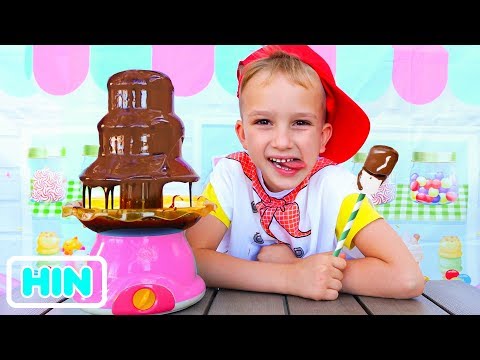 व्लाद और निकिता खाना पकाने के खिलौनों के साथ खेलते हैं