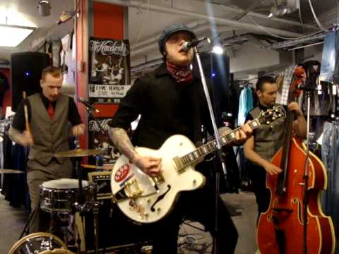 The Knockouts - A lie like in natalie Live at Carlings Store