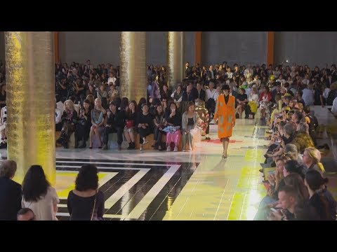 Java e Modës në Milano, Prada prezanton një koleksion për gra të forta