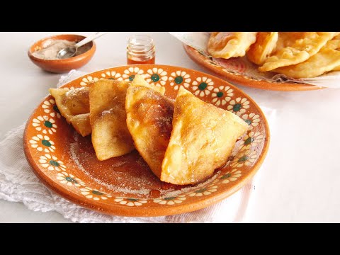 How To Make Sopaipillas - Mexican Pastry Dessert With Honey | Muy Bueno