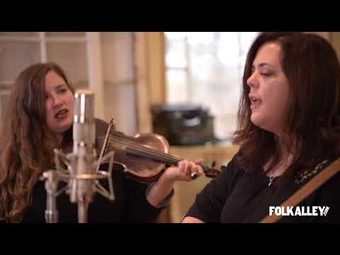 Folk Alley Sessions: Jolie Holland and Samantha Parton - "Little Black Bear"