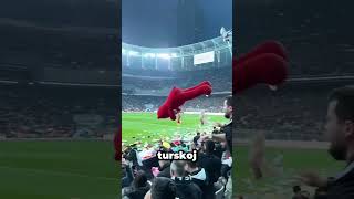 Ovaj emotivni trenutak na stadionu rasplakao je sve#viral #zanimljivo #foryou