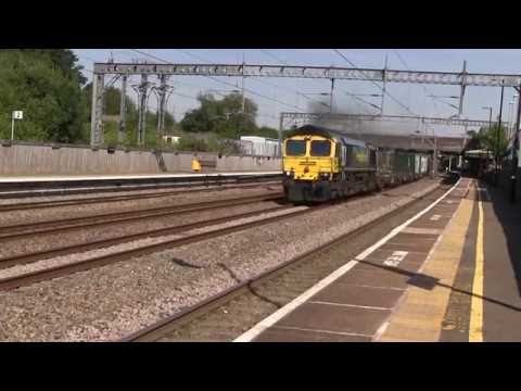 Freightliner Class 66 588 through Tamworth Station [4M63 ~ Felixstowe North FLT to Ditton FLT]