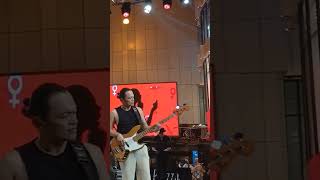 Download lagu Dika Ada Band diatas panggung live lapiazza #music #adaband #bass #live #kelapagading #band #fun mp3