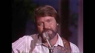 Mammas Don't Let Your Babies Grow Up to Be Cowboys - Glen Campbell and Willie Nelson (1982)