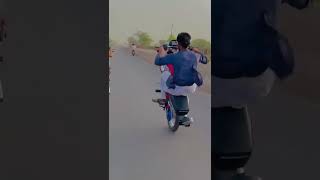 One wheeling in Pakistan Honda 125 By  Ali  The Bi