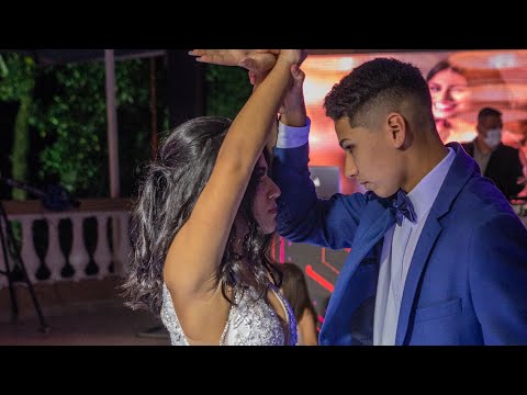 A MELHOR VALSA DE 15 ANOS QUE VOCÊ VAI VER - Dangerous Woman