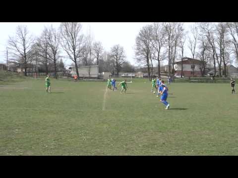 "Wjazd z bramą": Petarda z meczu Postęp Łaziska - Zwolenianka Zwoleń (0:11, radomska Klasa B).