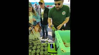 Download lagu People just keep coming back for more pickles mp3