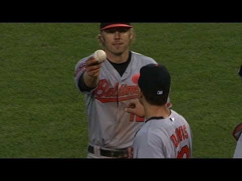 BAL@BOS: Davis earns win in first pitching appearance