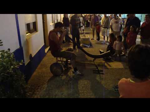 Porto Covo - Iban Nicolai a dar espectaculo de rua com um Didgeridoo