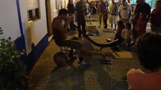 Porto Covo - Iban Nicolai a dar espectaculo de rua com um Didgeridoo