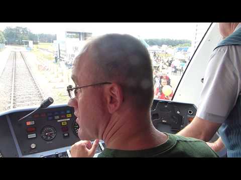 Thomas fährt einen Regioshuttle VT 650 anlässlich des Tages der offenen Tore bei der ODEG in Parchim