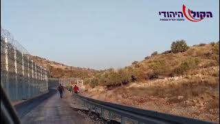 התושבים נדהמו: הערבים נכנסו למסוק ללא כל שמירה. "אין צבא" (חדשות הקול היהודי) - התמונה מוצגת ישירות מתוך אתר האינטרנט יוטיוב. זכויות היוצרים בתמונה שייכות ליוצרה. קישור קרדיט למקור התוכן נמצא בתוך דף הסרטון התושבים נדהמו: הערבים נכנסו למסוק ללא כל שמירה. "אין צבא" (חדשות הקול היהודי) - התמונה מוצגת ישירות מתוך אתר האינטרנט יוטיוב. זכויות היוצרים בתמונה שייכות ליוצרה. קישור קרדיט למקור התוכן נמצא בתוך דף הסרטון