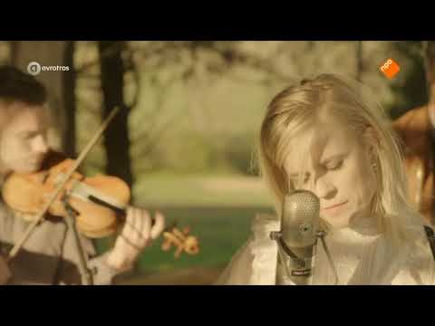 She believes in me - Ilse DeLange & Guus Meeuwis (uit Ilse's veranda)