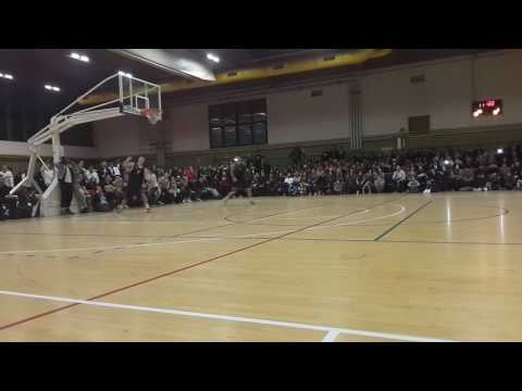 Simone Doneda al dunk contest del torneo Malaguti 2017 (3a schiacciata)