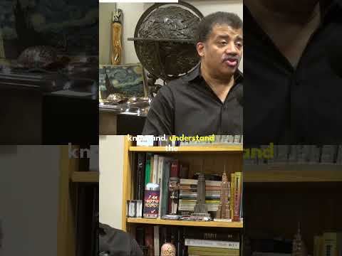 Which degree is better physics or Maths?