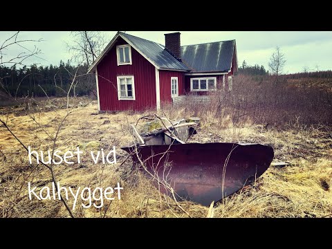HUSET med SNÖPLOGEN vid KALHYGGET långt öster om BACKARYD - 2022-04-04 - Sony Xperia I mk2