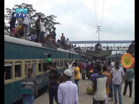 কর্মস্থলে ফেরা মানুষের প্রচণ্ড ভিড় ট্রেনগুলোতে