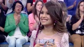 Rita Angel reencontra sua avó no palco do programa