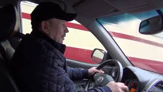 Вращение руля и случайные включения поворотников.