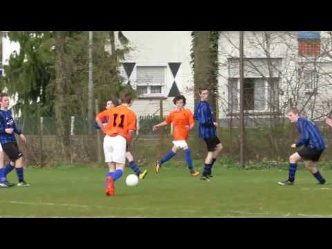 Mooie aanval via Cas en Ruben, maar door polletje raakt Wim de bal niet